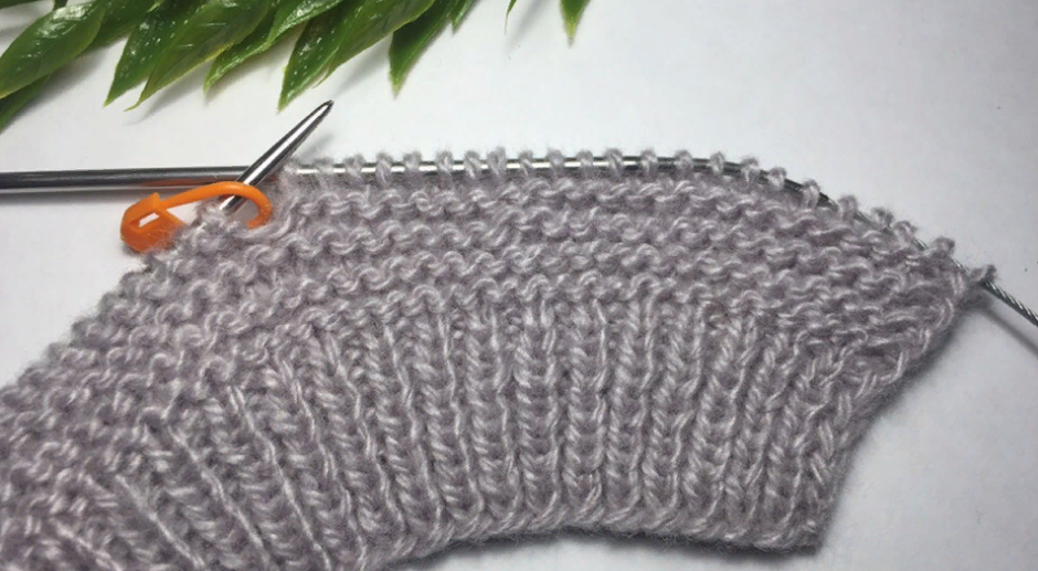 Уютные домашние тапочки всего за один вечер! Вяжем спицами! Уютные домашние тапочки всего за один вечер! Вяжем спицами!