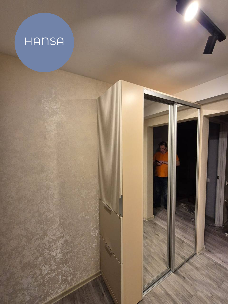 Шкаф от производителя с раздвижными дверьми от Hansa Mebel