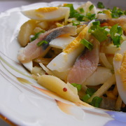 Салат с селедкой,картофелем и яблоком