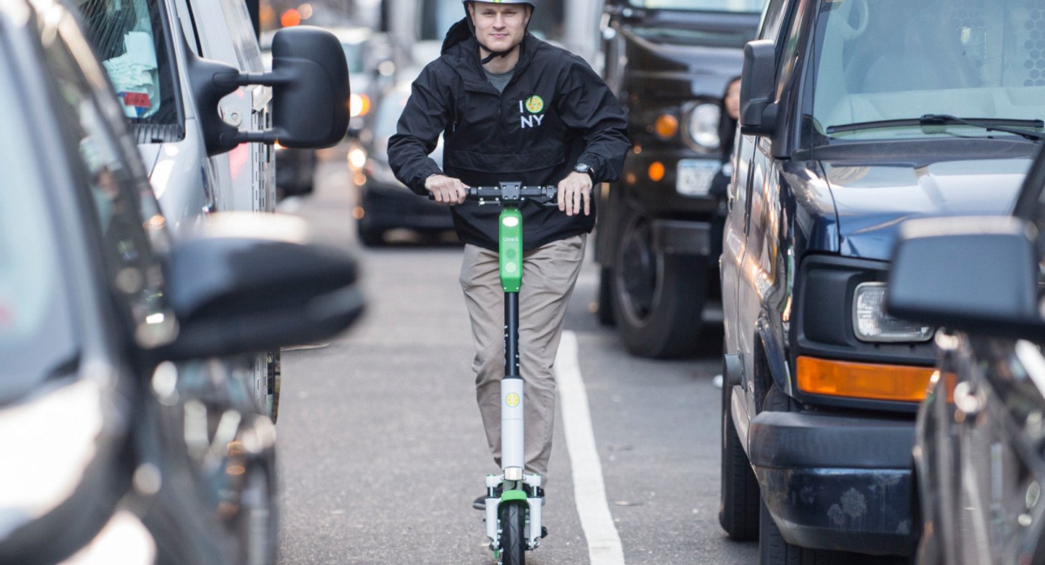К какой категории относятся самокатчики: к пешеходам или водителям