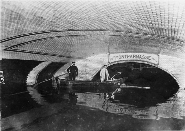 Станция парижского метро во время наводнения, 1910 г. история, люди, мир, фото