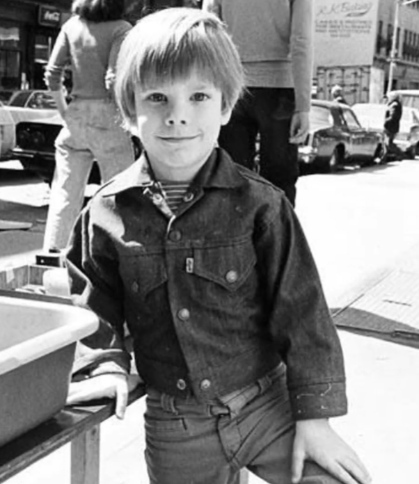 Тру-крайм: он стал первым пропавшим ребенком, чей портрет напечатали на пакете молока — история Итана Патца Итана, мальчика, Рамос, Стэнли, Джули, когда, несколько, Патца, Эрнандес, тюрьме, детей, чтобы, именно, полиции, Эрнандеса, только, домой, спустя, портрет, после