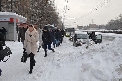 Пассажиры автобуса Новосибирск-Карасук из-за ДТП остались стоять на трассе