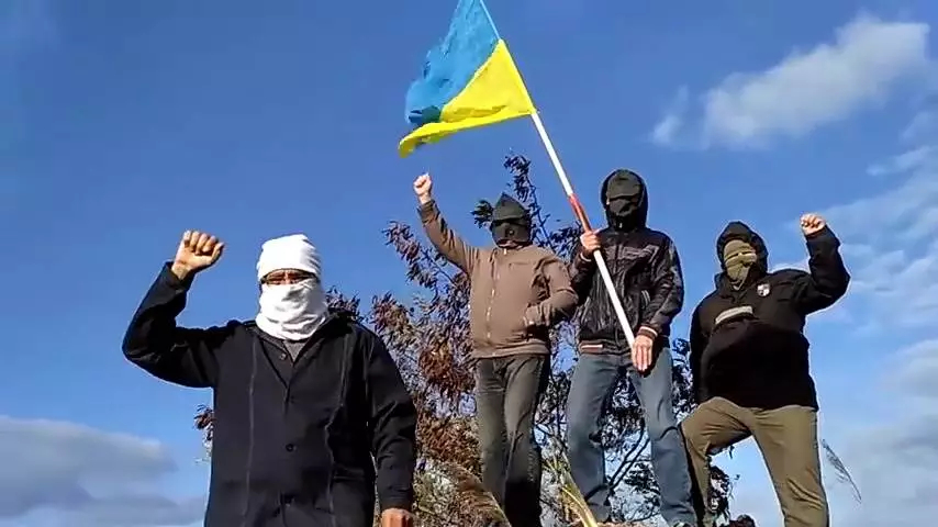 Министерство обороны Украины призвало своих граждан блокировать колонны российских миротворческих войск, выходя и мешая...