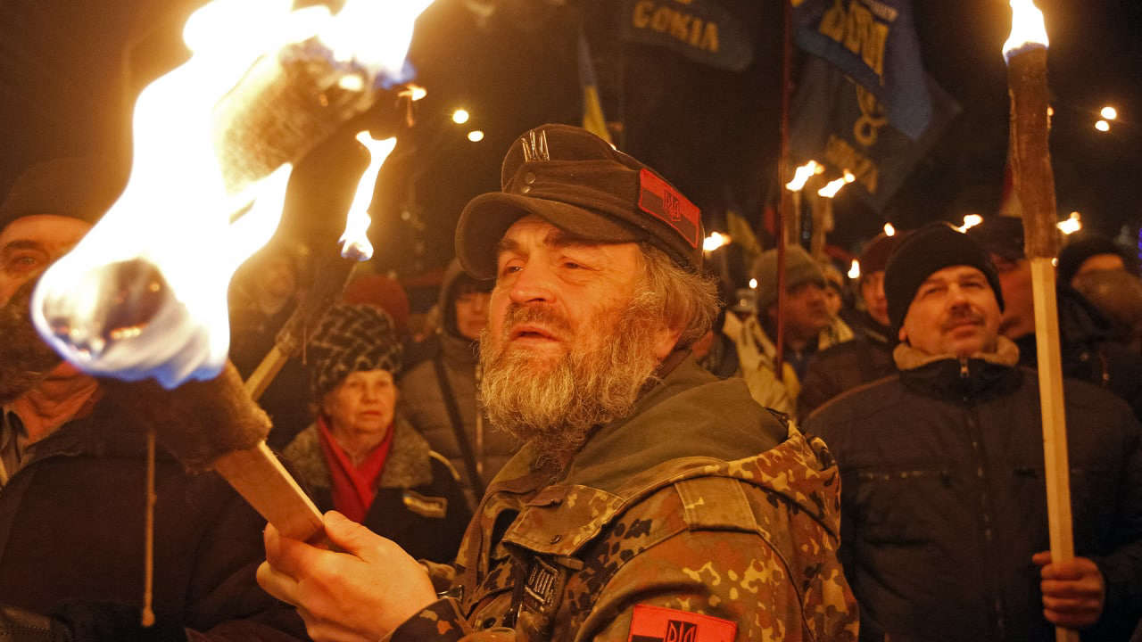Защищают идеи фашизма и власть США: политолог Перенджиев о действиях украинских нацистов