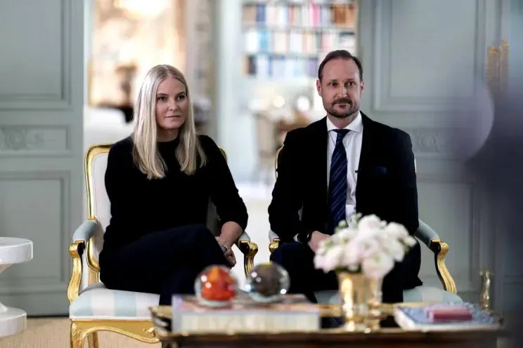 Норвежская кронпринцесса дала 