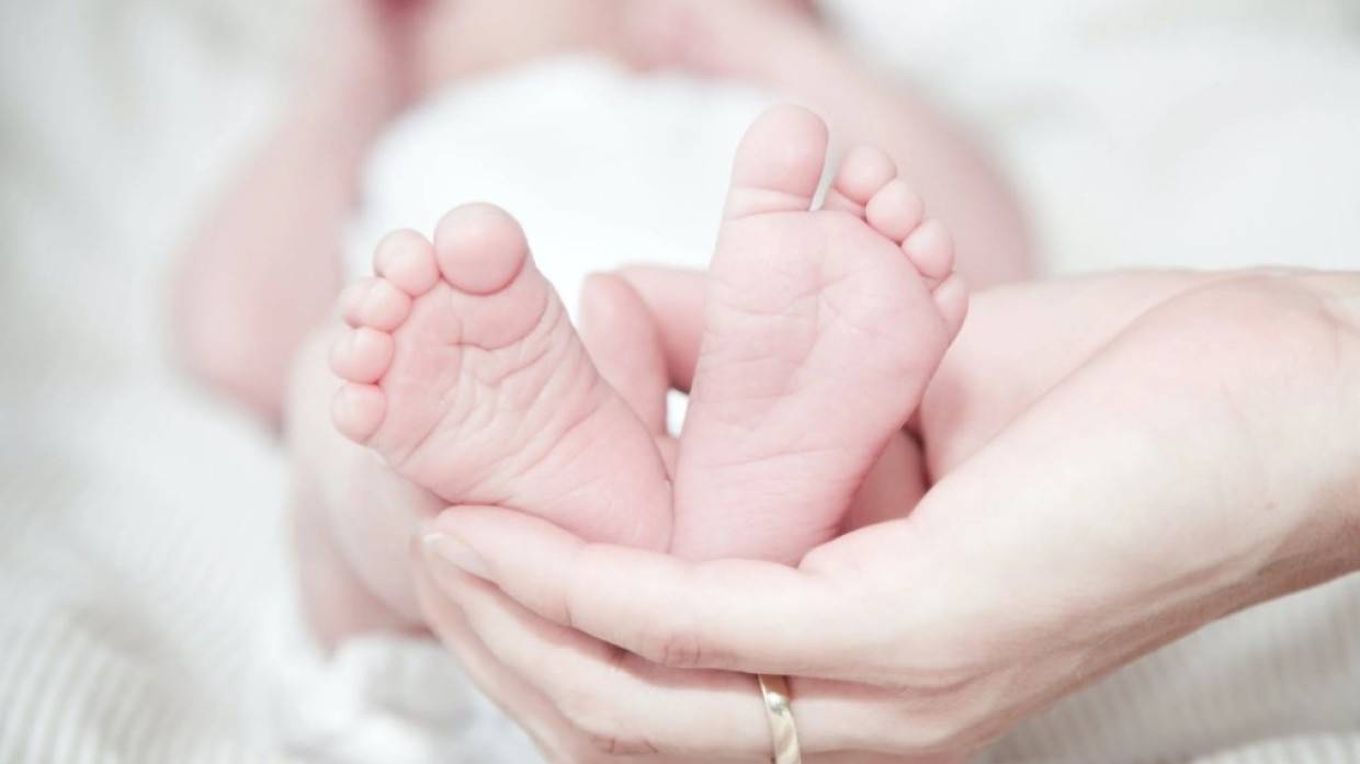Челябинские врачи помогли родиться малышке после внематочной беременности