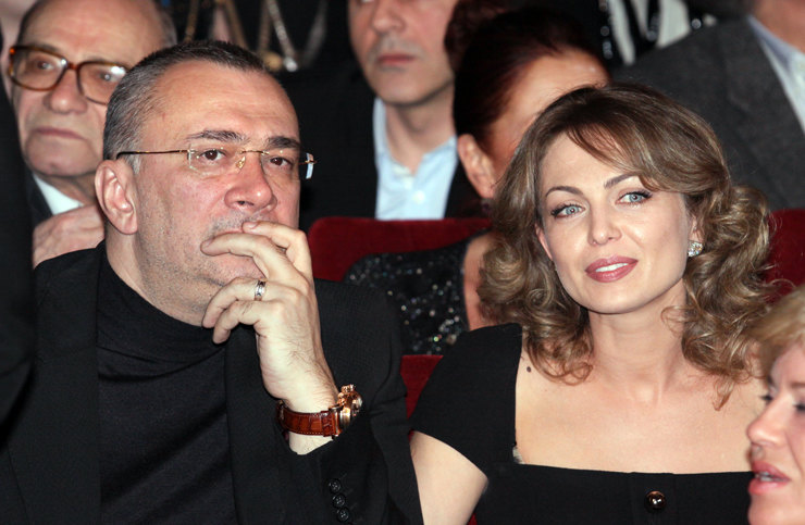 Знаменитости, которые жили на две семьи Знаменитости, которые жили на две семьи