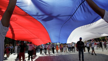 Празднование Дня российского флага в городах России. Архив