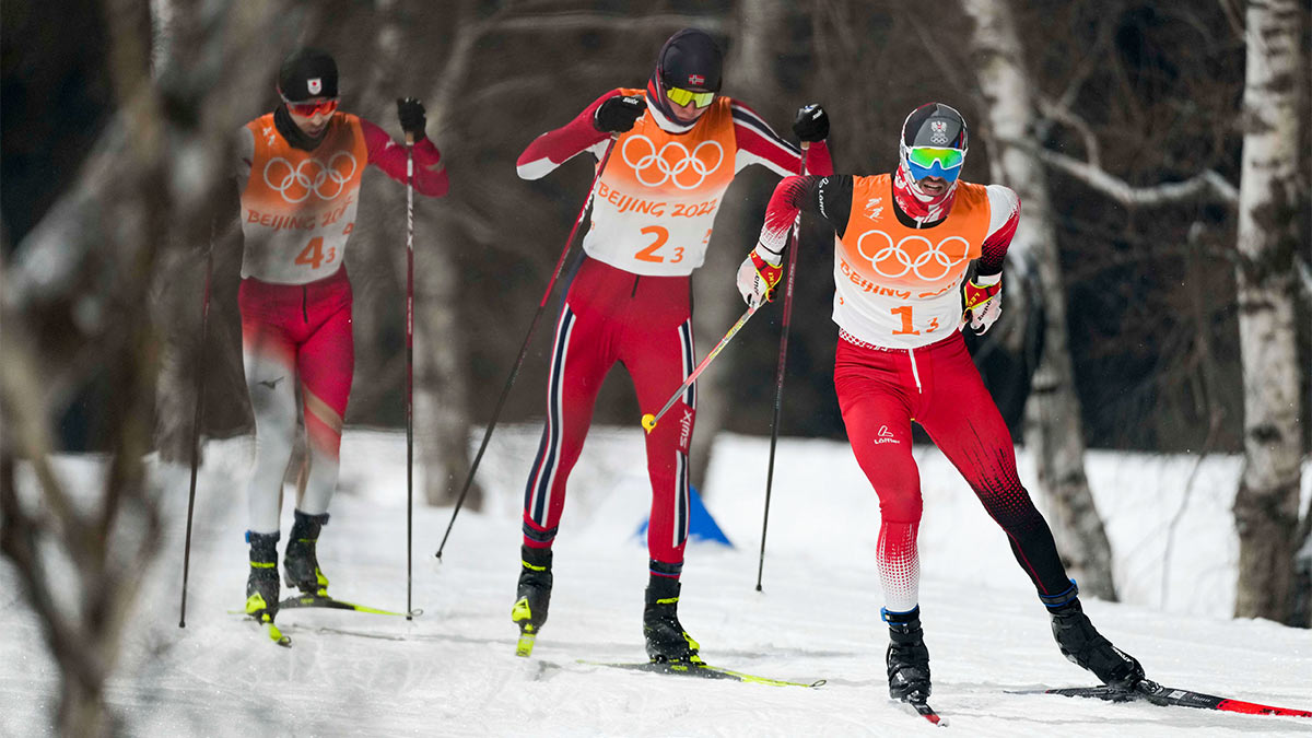Лыжные гонки сегодня мужчины 10 км. Лыжный марафон на 50 км на ОИ. Лыжный марафон 2022. Марафон лыжи. Лыжные гонки марафон.