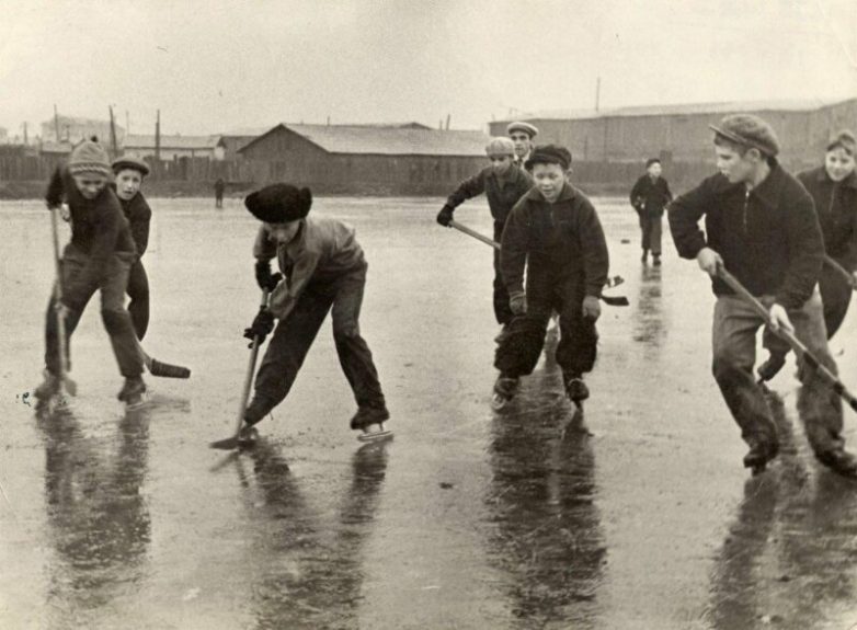 Детство без гаджетов: дворовые игры советских детей Детство без гаджетов: дворовые игры советских детей