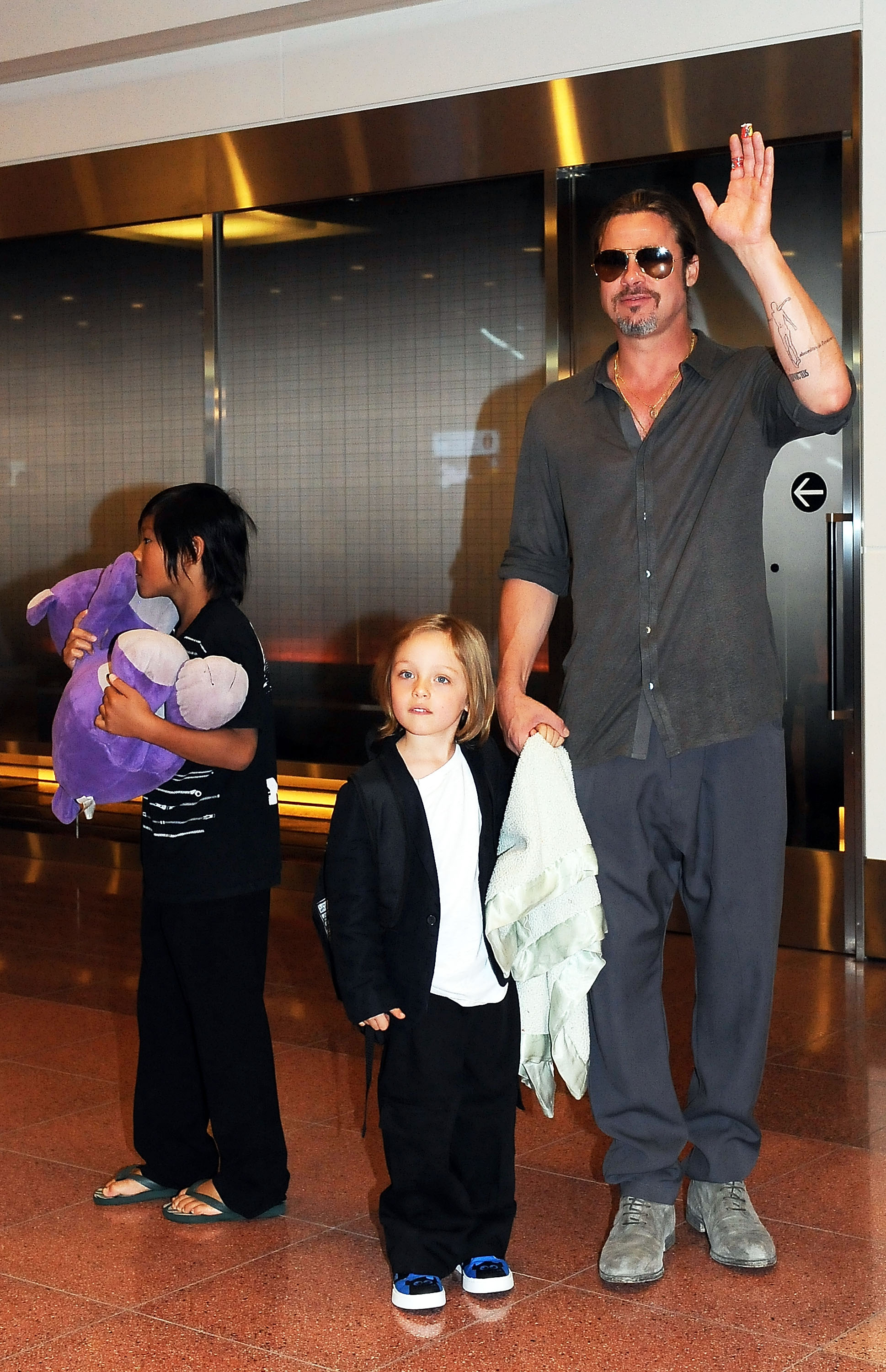 Как Шайло Нувель Джоли-Питт превращается в Джона 