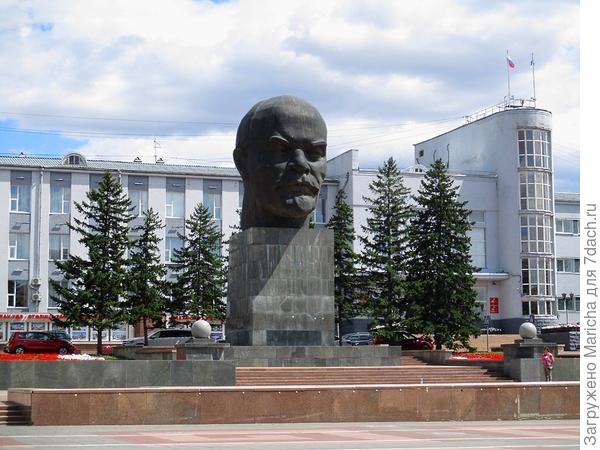 Бронзовая голова Ленина
