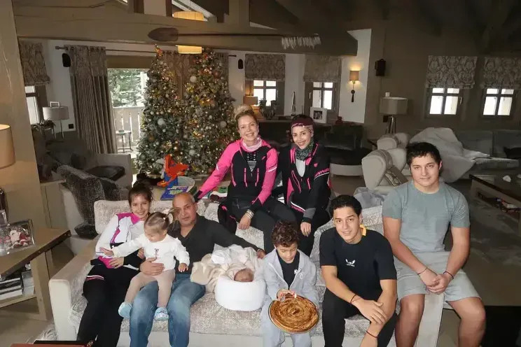 Виктория Манасир отпраздновала 45-летие в кругу семьи и друзей