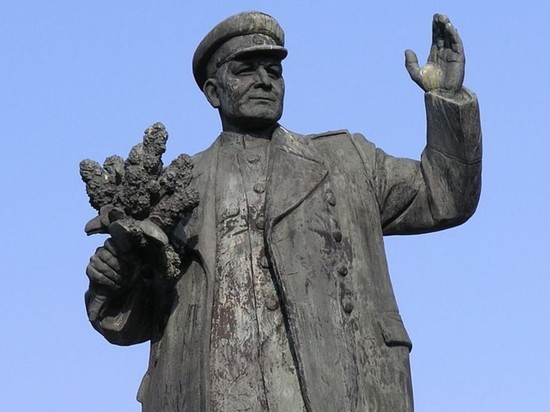 В Праге на место памятника Коневу поставили унитаз В Праге на место памятника Коневу поставили унитаз