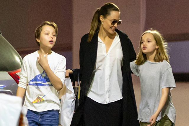 Анджелина Джоли с младшими детьми на шопинге в Лос-Анджелесе