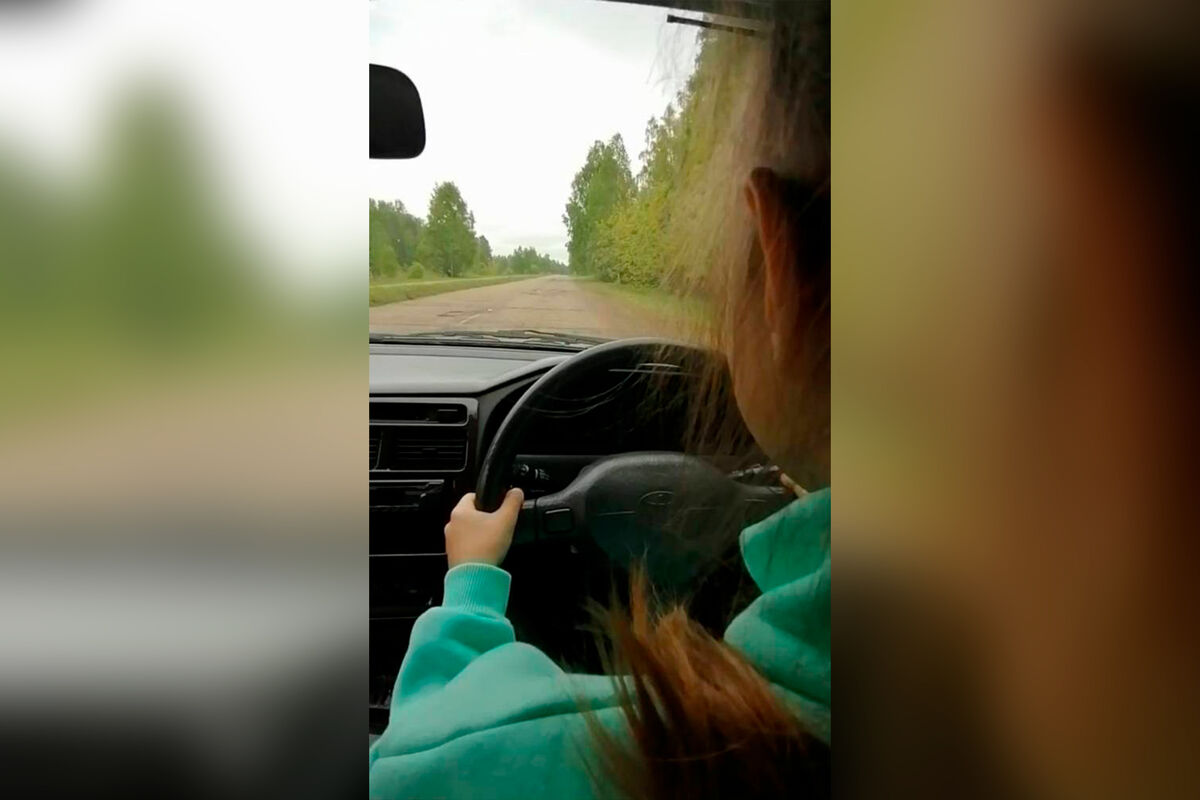 Красноярец посадил 10-летнюю дочь за руль авто и получил штраф