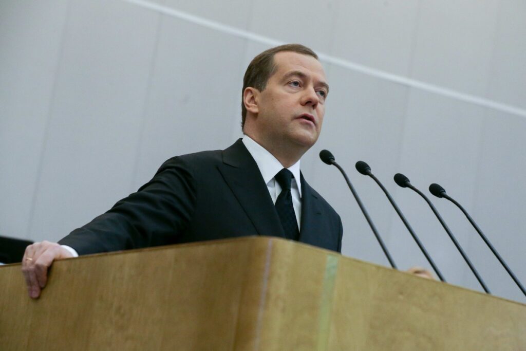 Медведев об атаке на аэродромы: Возмездие будет неизбежным