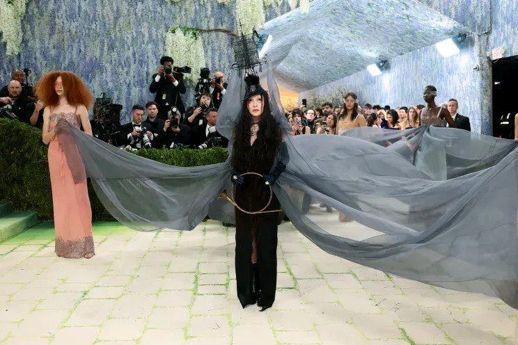 Мадонна с 30-летним женихом вышла на красную дорожку Met Gala — 2026 дорожку, Laurent, Моррис, костюма, Энтони, Мадонна, Saint, дочерью, Кидман, Николь, Кравиц, Сейфрид, Аманда, Метрополитенмузее, Хадид, Лорен, Джиджи, Купера, Брэдли, эксбойфренда