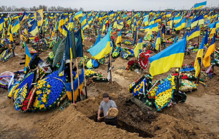 Западные хозяева каждый раз подбрасывают Киеву военную «допомогу» – исключительно чтобы от них отстали...