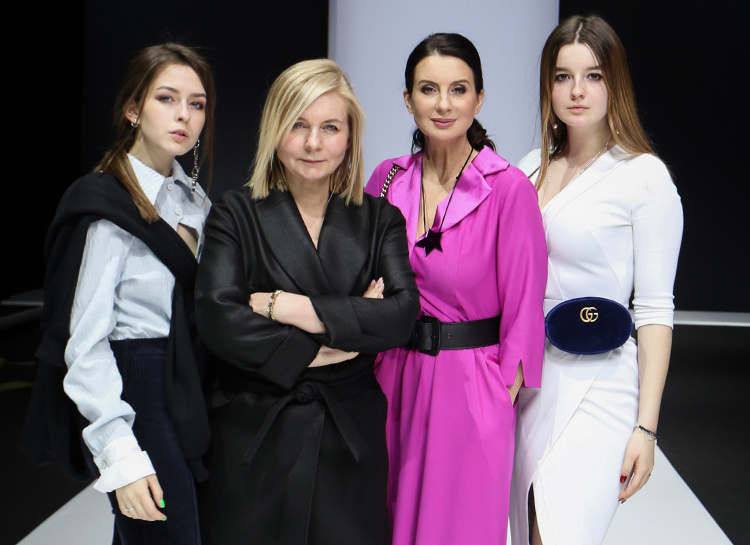 Виктория Андриянова и Екатерина Стирженова с дочерьми Елизаветой Костюковой и Александрой Стриженовой  