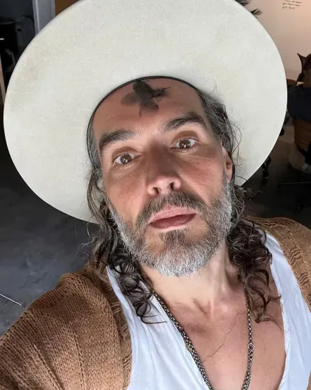 Рассел Брэнд признался, что в 30 лет переспал с 16-летней девушкой Брэнд, заявил, также, интервью, обвинения, когда, БрэндРассел, октябре, согласия, 16летней, переспал, Перри, сексуальных, изнасиловании, домогательствах, Рассел, время, обвинениям, утверждавшие, процесс