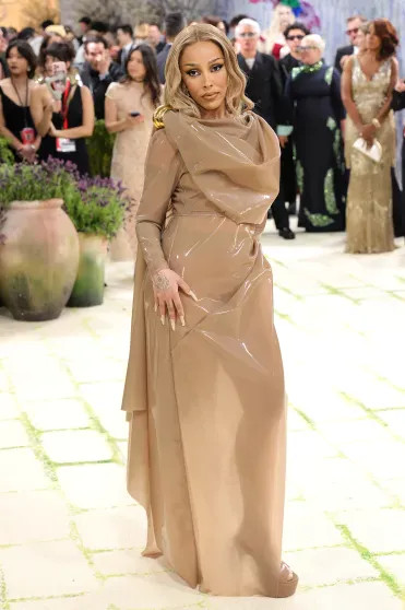 Met Gala — 2026: Кэти Перри, Сергей Брин с возлюбленной, Doja Cat, Лена Данэм на красной дорожке Николь, Кидман, Герелин, возлюбленной, Метрополитенмузее, Уильямс, Vogue, ПерриКэти, Винтур, Санчес, актриса, Лорен, НьюЙорке, благотворительный, вечера, проходит, Винус, Джефф, Безос, планеты
