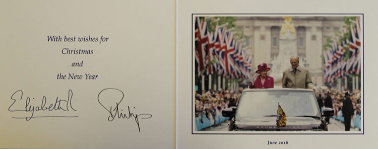 Как Елизавета II поздравляла своих сотрудников с Рождеством: в сети появились открытки королевской семьи за 20 лет Монархи,Британские монархи