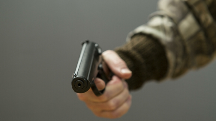 Прямо у детской площадки в Москве: высокопоставленного силовика не взяли 17 пуль. Был конфликт с ингушской сектой