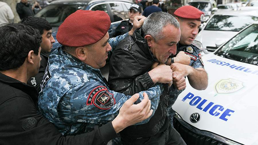В Армении на акциях в поддержку отставки Пашиняна задержали 151 человека