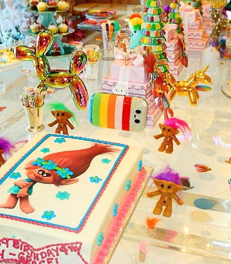 Тетя мечты: Пэрис Хилтон устроила своей племяннице тематический день рождения Тетя мечты: Пэрис Хилтон устроила своей племяннице тематический день рождения Звезды,Новости о звездах