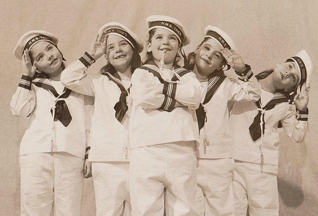 «Нас выставляли как животных в зоопарке»: история уникальных пятерняшек — сестер Дион, которых отец продал за 0 тыс. девочки, ОливЭдуард, девочек, сестры, близняшек, чтобы, Эльзир, дочерей, детей, фактически, стали, девушки, которые, несмотря, версии, родители, появились, чудом, контракт, время