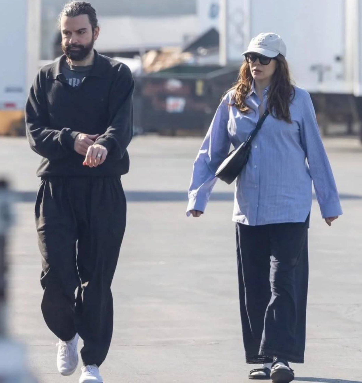 Звезда «Мстителей» Элизабет Олсен впервые станет мамой Олсен, Элизабет, Робби, время, актриса, познакомилась, актерский, который, Холбрук, мужем, несколько, замуж, папарацци, слухи, более, американская, через, Арнетт, говорят, Однако