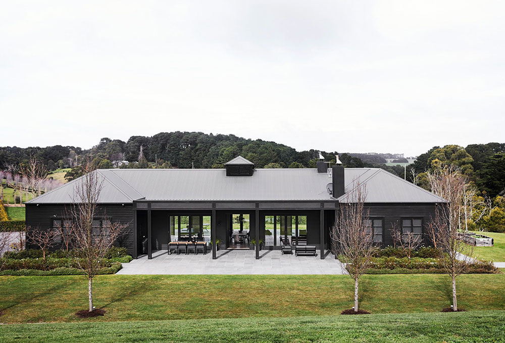Необычный дом с чёрным фасадом в Австралии Австралия,загородный дом,интерьер и дизайн,минимализм,современный стиль,темные тона