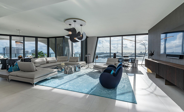 В гостях у Дэвида и Виктории Бекхэм: новые фотографии их пентхауса в Майами за 24 миллиона долларов В гостях у Дэвида и Виктории Бекхэм: новые фотографии их пентхауса в Майами за 24 миллиона долларов Стиль жизни,Дома звезд