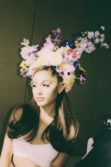 Ариана Гранде отметила день рождения в стиле хоррора "Солнцестояние" Звезды,Новости о звездах