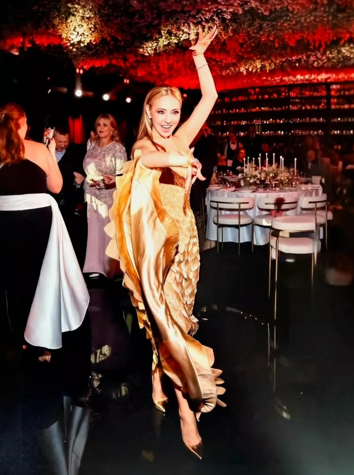 Сияет ярче звезд: Татьяна Навка показала, как отметила день рождения с мужем Дмитрием Песковым Навка, Татьяна, дарит, лучше, рождения, президента, также, Песков, числе, Дмитрий, покоя, часто, считаю, женой, ледовых, исполнился, чемпионка, олимпийская, всего, звезды