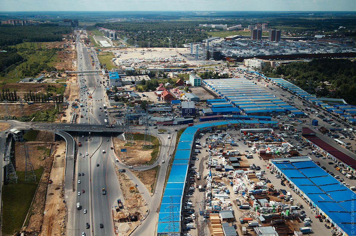 Полёт на вертолёте вдоль МКАД на юге Москвы