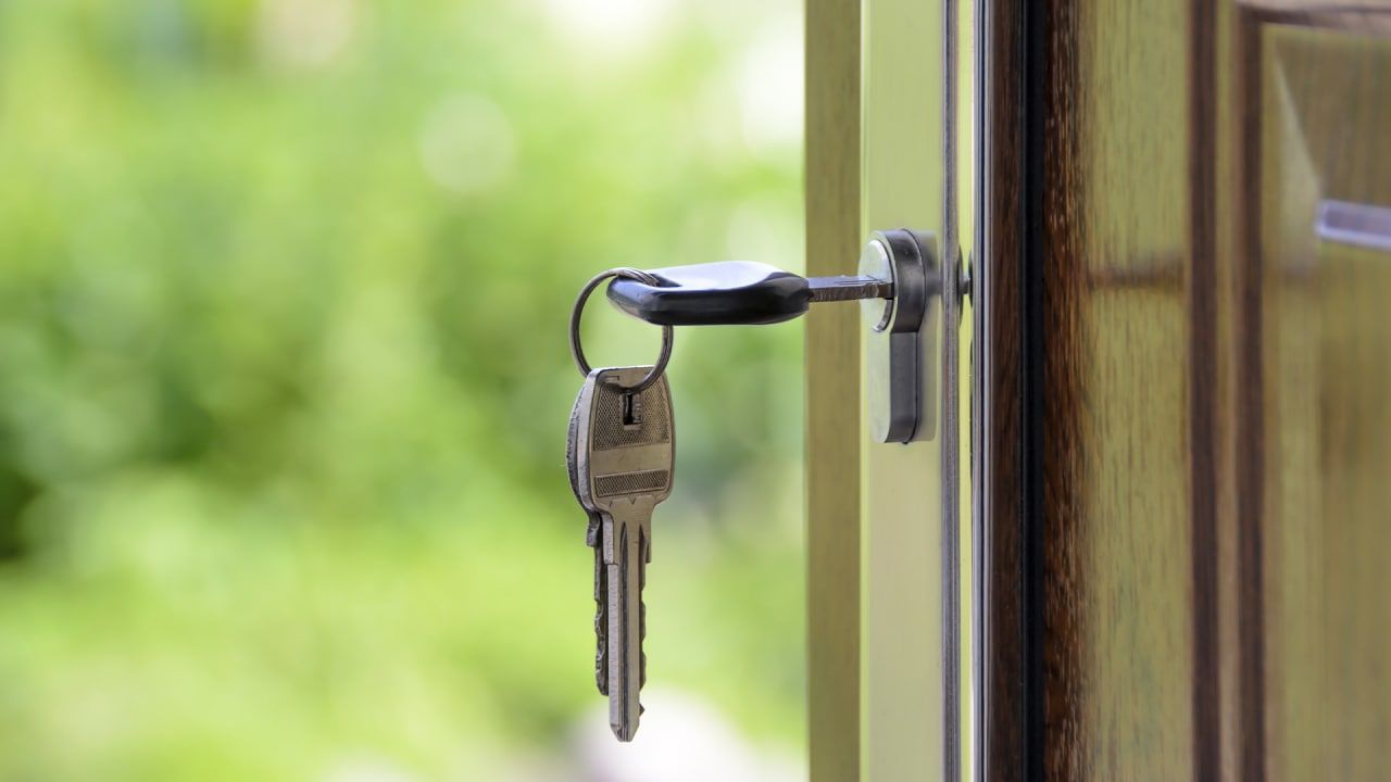 Юрист Уткин озвучил способ защитить арендуемую квартиру от потери