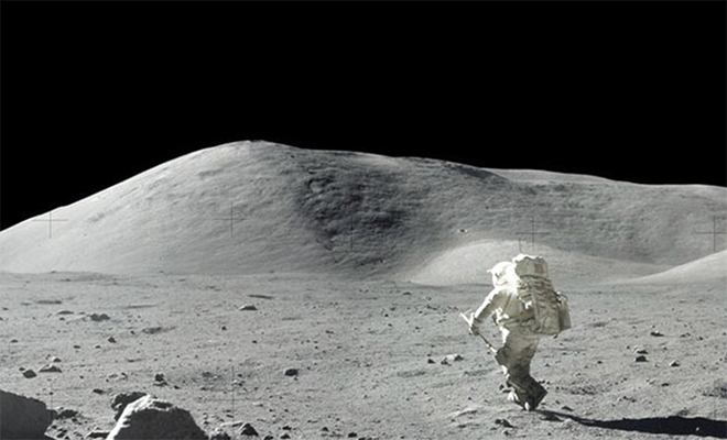 Ученые провели анализ фотографий высадки на Луну и нашли в тенях камней следы замороженной воды