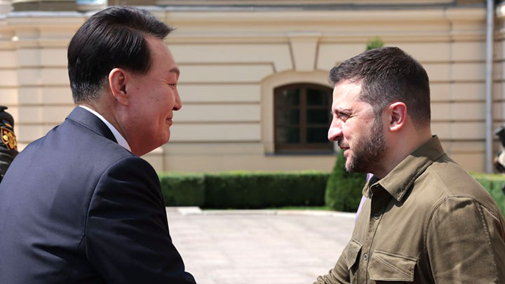 ВИЗИТ, КОТОРОГО НЕ ЖДАЛИ: ГЛАВА ЮЖНОЙ КОРЕИ ПРИВЁЗ ЗЕЛЕНСКОМУ ПЛАН РАЗДЕЛА УКРАИНЫ? геополитика,украина