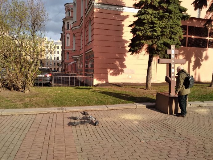 В центре Санкт-Петербурга сломали Поклонный крест
