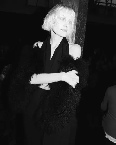 Рената Литвинова выгуляла модные образы на показах в Париже ЛитвиноваРената, Рената, Литвинова, подиум, актриса, вышла, чёрном, Riches, Enfants, Gaultier, Demeulemeester, пришла, рамках, Недели, показе, ранее, Chanel, принадлежит, Chloe, Schiaparelli