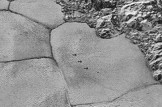 Загадочные полосы на Плутоне оказались дюнами из метанового песка астрономия, космос, наука, плутон