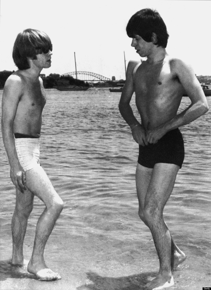  Брайан Джонс и Кит Ричардс, 1965 год Мерилин Монро, бикини, волочкова, звезды, знаменитости, история, купальник, пляж