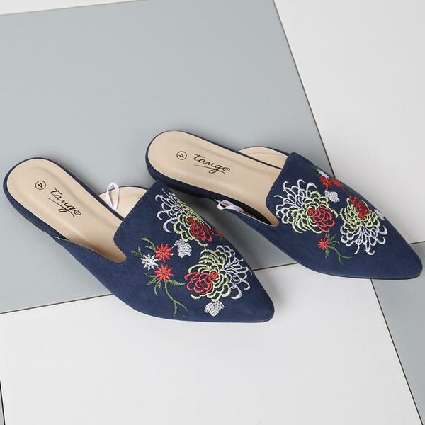 Едем на море: самые модные шлепанцы 2019 года 