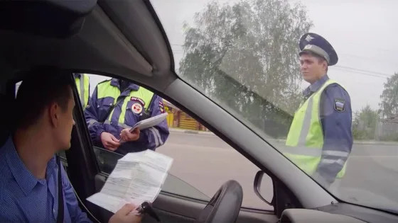 Юрист раскрыл семь фраз, которые помогут быстро завершить диалог с инспектором ГАИ и уехать