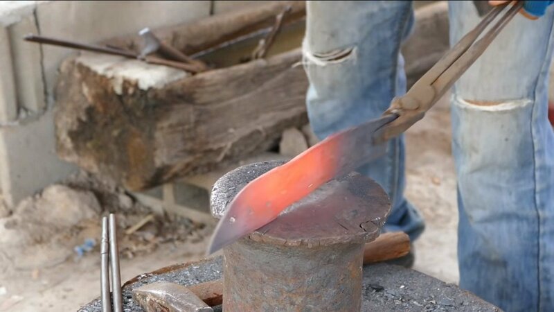 Массивный нож 