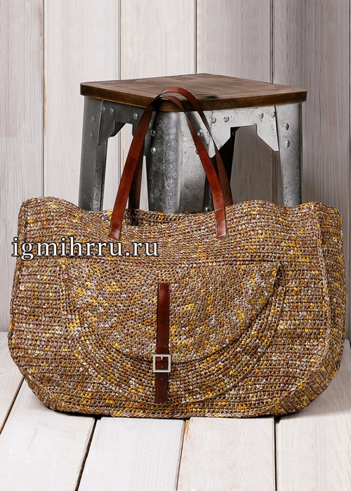 Вместительная сумка с карманом связанная крючком