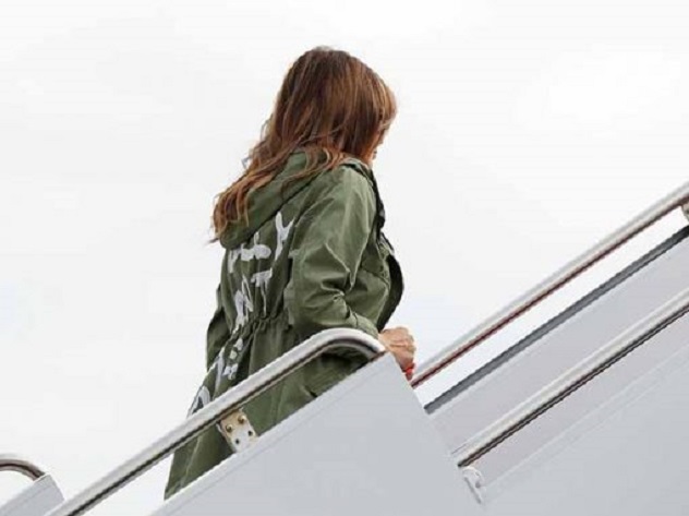 В США продаются куртки в пику Мелании Трамп